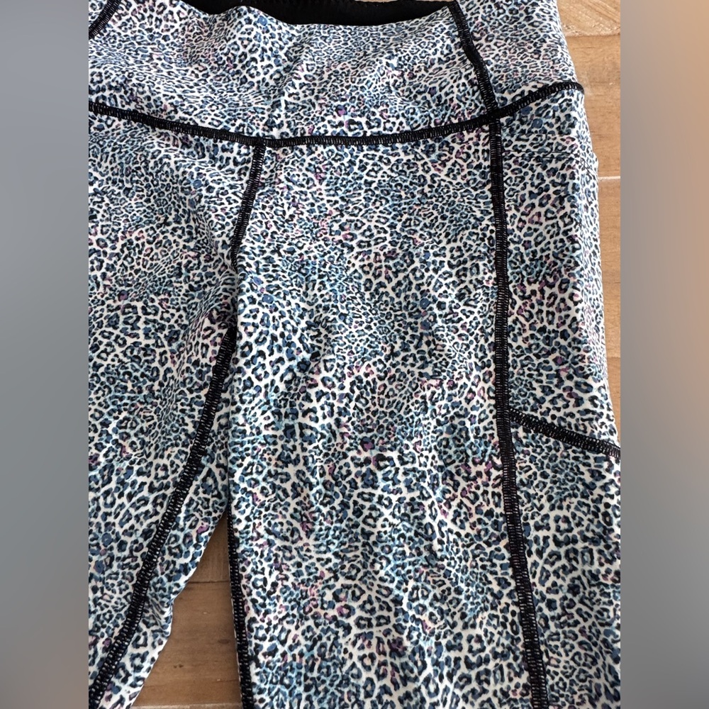 Victoria’s Secret sport -Leopard Print Leggings